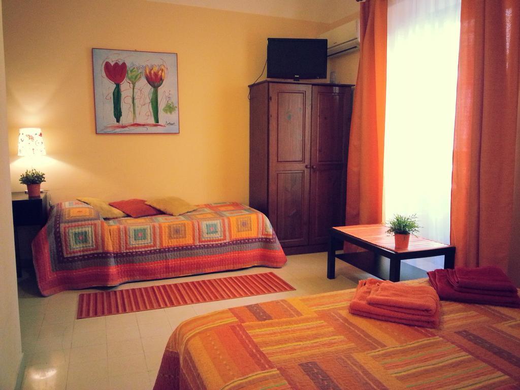 B&B Sunflower Катания Стая снимка